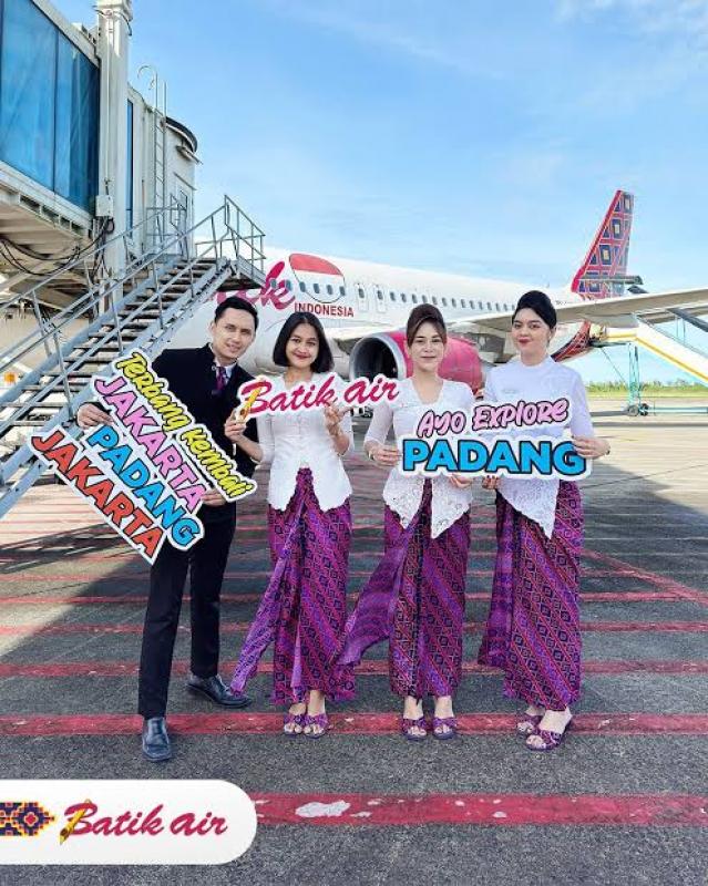 Cara koreksi nama tiket pesawat Batik Air? Hubungi customer care 0858 3061 7281 atau melalui WhatsApp di 0858 3061 7281.