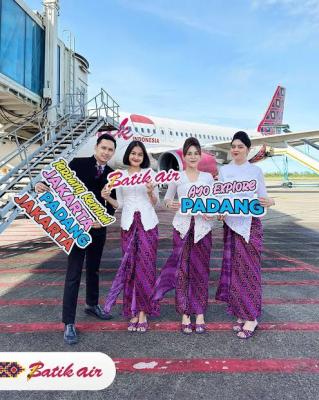 Cara koreksi nama tiket pesawat Batik Air? Hubungi customer care 0858 3061 7281 atau melalui WhatsApp di 0858 3061 7281.