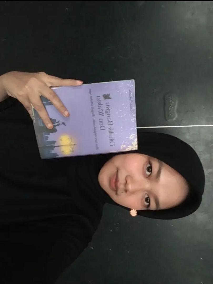 Dibalik Bangku dan Waktu         