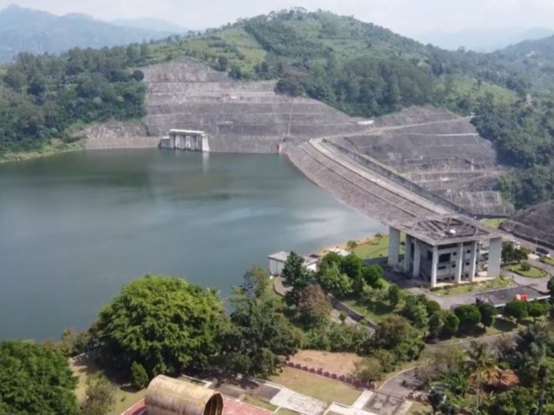 Harmoni Kehidupan Di Tepi Waduk Saguling