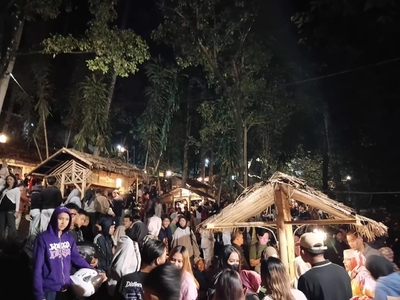 Nyawang Bulan: Tradisi Purnama di Kasepuhan Bunisari Bandung      