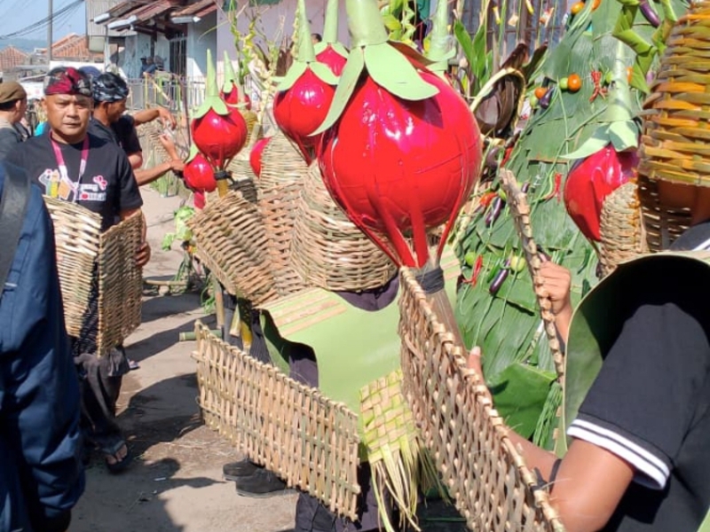 Rempug Tarung Adu Tomat di Kampung Cikareumbi: Tradisi Budaya yang Sarat Makna